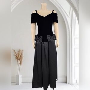 Vtg ANN HOBBS for Cattiva Lou Rose Black Velvet Off Shoulder Evening Gown 8